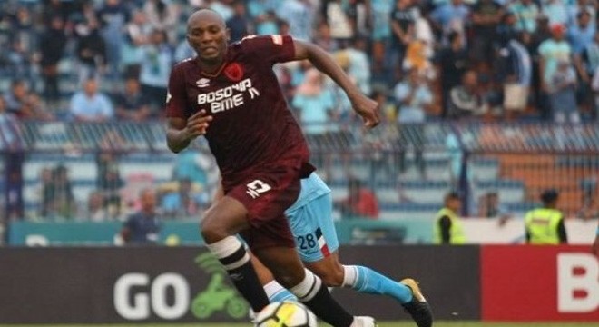 ALESSANDRO FERREIRA LEONARDO MENGANTAR PSM UNGGUL DI KANDANG BORNEO FC.