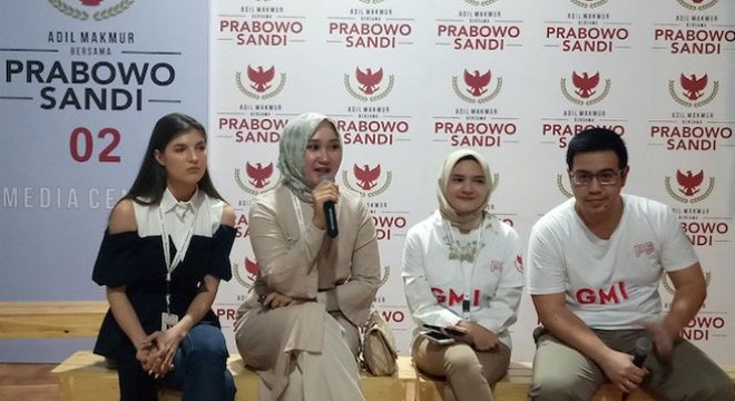 PENGUSAHA SEKALIGUS PERANCANG BUSANA INDONESIA DIAN WAHYU UTAMI ALIAS DIAN PELANGI SAAT MEMBERIKAN KETERANGAN TERKAIT DUKUNGANNYA PADA PRABOWO DI PILPRES 2019. (IGMAN/JPC)