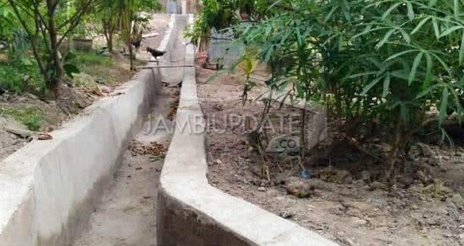 Salah satu drainase yang dibangun warga memalui program Bangkit Berdaya. Saat ini Drainase menjadi salah satu usulan terbanyak pada Bangkit Berdaya.