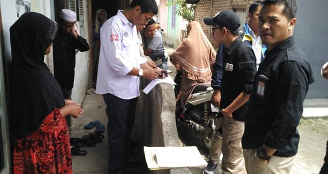 VERIFIKASI : KPU Provinsi Jambi melakukan pencermatan data pemilih dengan menemui warga di Kota Sungai Penuh. Meski pencermatan masih berjalan, Pemilih di Kota Jambi berpeluang berkurang.