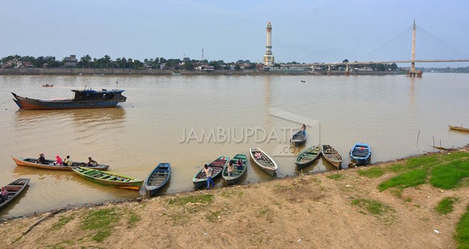 Foto sungai Batanghari beberapa waktu lalu. Foto : M Ridwan / Jambi Ekspres