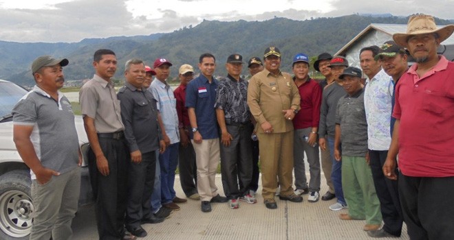 Staf Khusus pimpinan DPR RI, Dipo Nurhadi Ilham bersama sejumlah tokoh masyarakat Tiga Desa Sungai Penuh.   