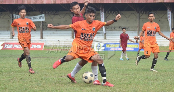 Laga Tanjabbar Vs Batanghari di Stadion Tri Lomba Juang KONI, Rabu (21/11).