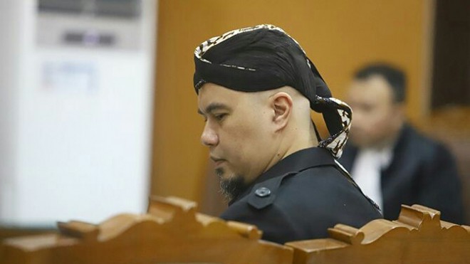 Ahmad Dhani saat mengikuti sidang di Pengadilan Negeri Jakarta Selatan, Senin (26/11) (Imam Husein/Jawa Pos)