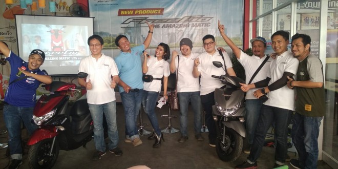 Press Conference mengenai peluncuran motor terbaru Yamaha FreeGo, The Amazing Matic. Kegiatan ini diselenggarakan di di Ayam Jingkrak Resto dan Cafe Sipin, Sabtu (1/12). Foto : Iwan Kurniawan / Jambi Update
