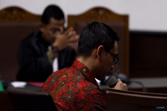 Zumi Zola saat menjalani sidang perkara yang melilitnya di PN Tipikor Jakarta (Dery Ridwansyah/JawaPos.com)