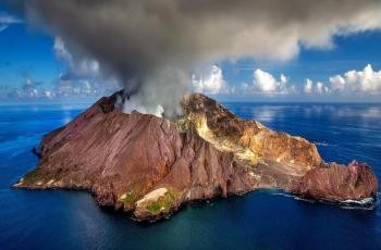 Anal Gunung Krakatau. Foto : fin.co.id