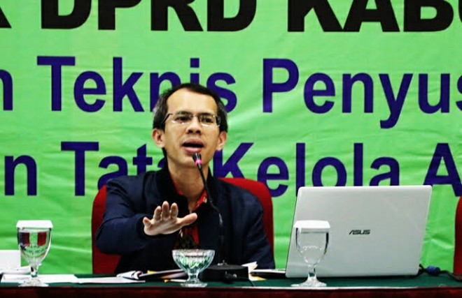 Direktur Eksekutif Indonesia Political Review (IPR), Ujang Komarudin. Foto : net