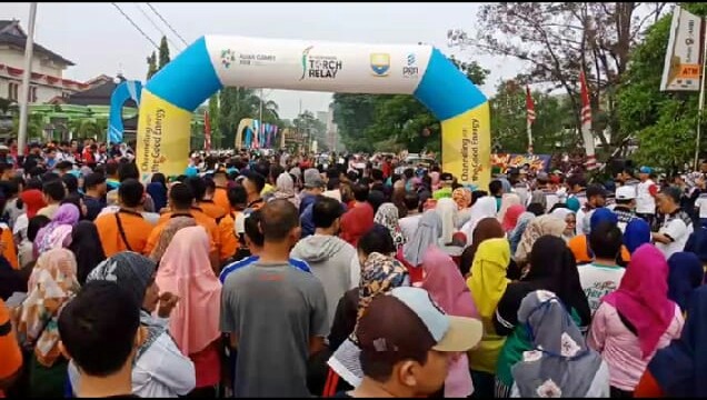 Ribuan masyarakat Jambi memadati kawasan Perkantoran Gubernur Jambi. 