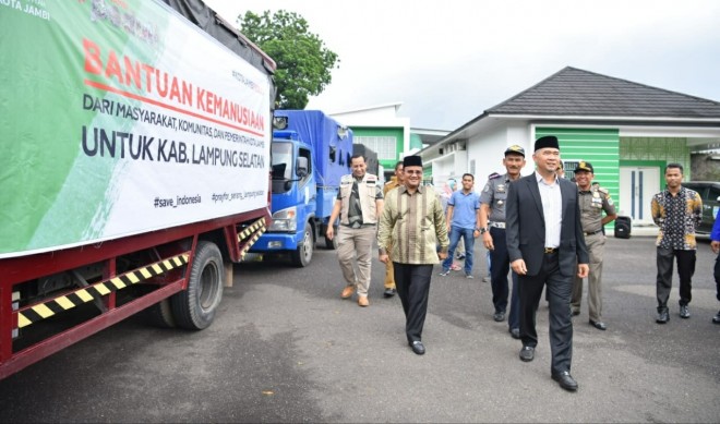 Pemkot Jambi Kirimkan 4 Truk Bantuan untuk Korban Tsunami Selat Sunda Banten dan Lampung. Foto : Hafiz / Jambiupdate
