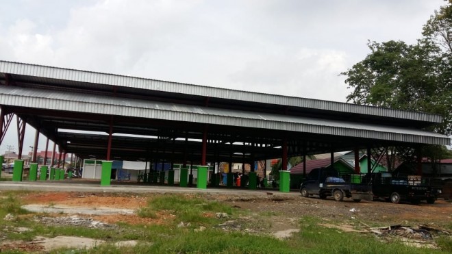 Pemkot belum melakukan relokasi pedagang di Pasar Aurduri. Relokasi direncanakan Februari setelah pengecoran halaman. Foto : Dok Jambiupdate 