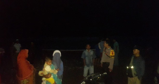 Seorang Warga di Merangin Dikabarkan Terseret Arus saat Bawa Balok Kayu. Foto : Wiwin / Jambiupdate