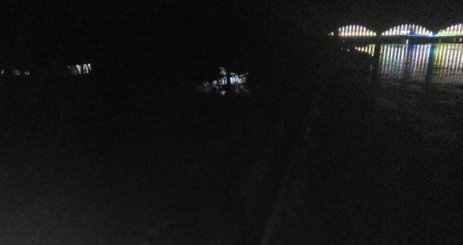 Kondisi Taman Tepian Cik Minah saat malam hari. Foto : Hadinata / Jambiupdate
