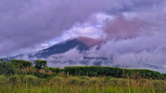 Terlihat Gunung Kerinci Mengeluarkan Asap Tebal 2hari lalu
