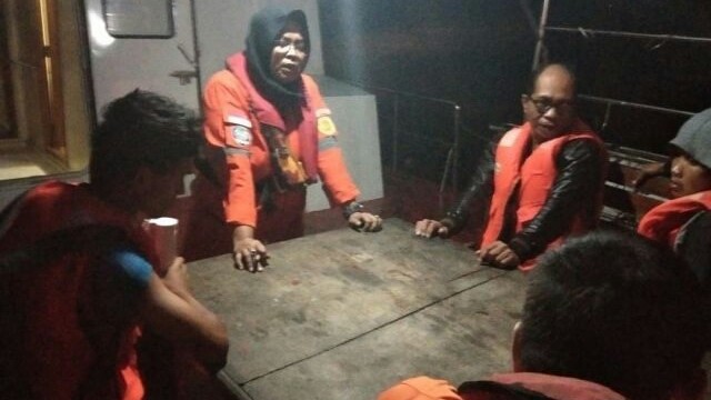 Basarnas Pekanbaru melakukan upaya pencarian terhadap korban kapal tenggelam di perairan Selat Malaka, Kabupaten Bengkalis, Riau, Minggu subuh (27/1) (Istimewa.)