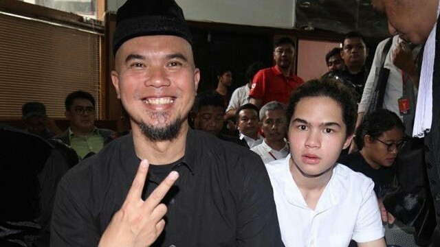 Dul Jaelani akan menggantikan posisi ayahnya sebagai keyboardist dalam konser Dewa 19 Reunion di Malaysia. Sebab, Ahmad Dhani harus menjalani penahanan di Rutan Cipinang, Jakarta Timur. (Issak Ramadhan/JawaPos.com)