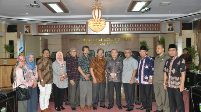 DPRD Kota Sungai Penuh, melalui Komisi I menerima kunjungan Studi Banding Dewan Kota Sawah Lunto Provinsi Sumatra Barat, Kamis 7 Februari 2018.