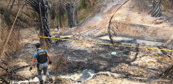 Kebakaran sumur Ilegal Desa Pompa Air. Foto : Reza / Jambiupdate