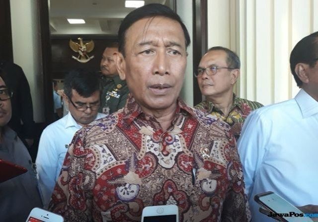 Menkopolhukam Wiranto meminta masyarakat tak perlu khawatir soal ledakan yang terjadi di dekat Parkir Timur Senayan, Jakarta, tadi malam. (Dok.JawaPos.com)