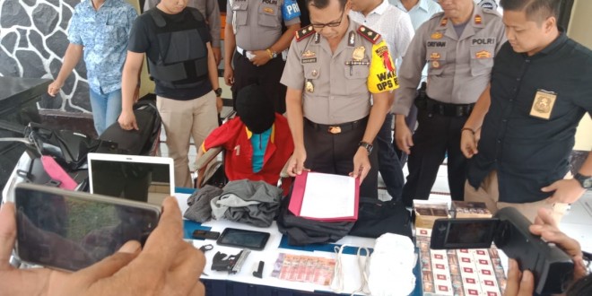 Pelaku Perampokan Alfamart Tembesi saat diamankan Polisi. Foto : Reza / Jambiupdate