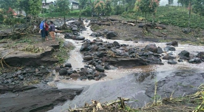 Kerinci Diterjang Banjir Bandang dan Lahar Dingin, 9 Rumah Terendam, 1 Jembatan Hanyut. Foto : Gusnadi / Jambiupdate