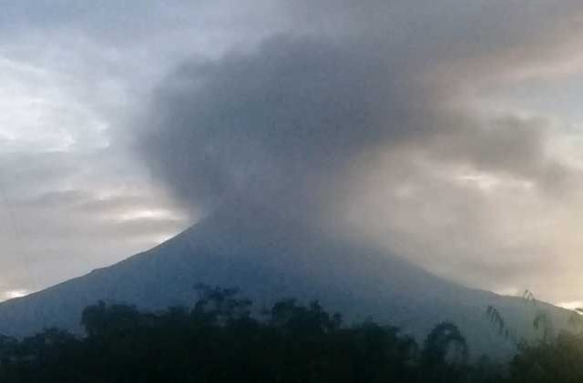 VULKANIK: Aktivitas Gunung Merapi pada Sabtu (2/3) pagi. (Dok. BPPTKG Jogjakarta)