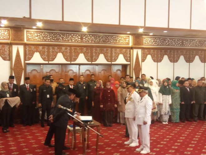 Adirozal dan Ami Taher resmi dilantik sebagai Bupati dan Wakil Bupati terpilih periode 2019-2024. Pelantikan ini dipimpin langsung oleh Gubernur Jambi Fachrori Umar atas nama Presiden RI. Bertempat di Auditorium Rumah Dinas Gubernur Jambi, Senin (4/3).