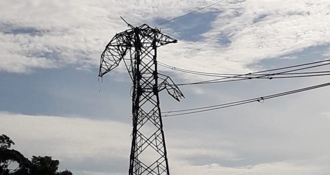 Tower SUTT Roboh. Foto : Gusnadi / Jambiupdate