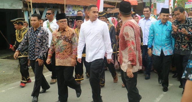 Staf khusus pimpinan DPR RI, Dipo Nurhadi Ilham menghadiri syukuran usai dilantiknya Bupati dan Wakil Bupati Kerinci, Adirozal-Ami Teher. Foto : Ist