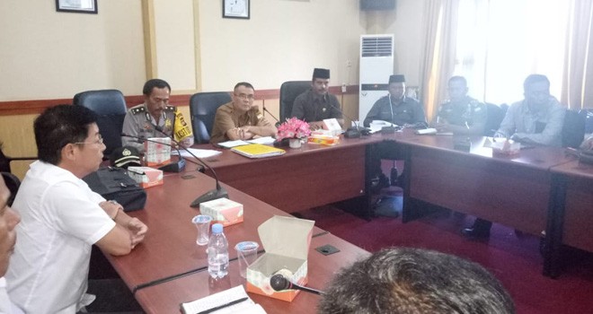 DPRD Muarojambi Hadiri Rapat Penyelesaian Konflik Warga dengan PT BBS. Foto : Ist
