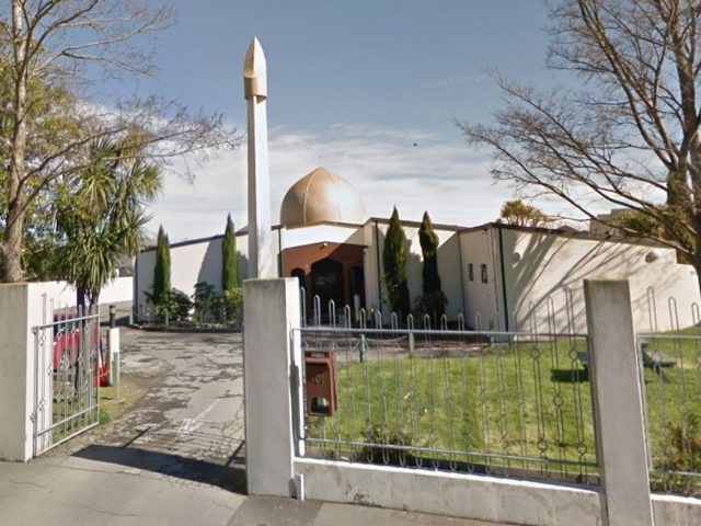 Seorang saksi mata yang selamat dari penembakan di Masjid Linwood, Christchurch, Selandia Baru menceritakan, bagaimana temannya mempertaruhkan nyawanya untuk menghentikan teroris beraksi dan merampas senjatanya (9News)