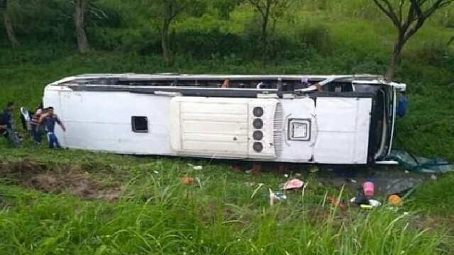 Kecelakaan tunggal sebuah kendaraan Bus Putra Pelita Jaya dengan nomor polisi K 1599 AL tersebut ternyata membawa rombongan ziarah (Warta Jepara Facebook)