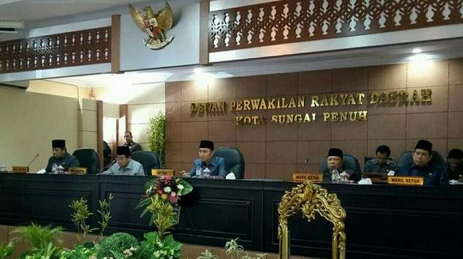 Rapat Paripurna Penyampaian LKPJ, yang Dipimpin Ketua DPRD Kota Sungai Penuh, Fikar Azami, Senin (18/03). 
