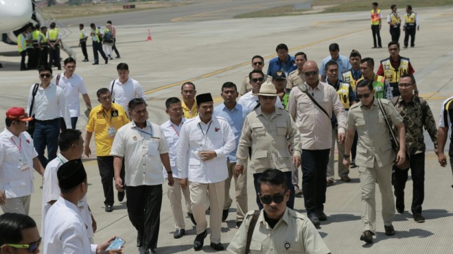 Ketua DPD Gerindra Provinsi Jambi Sutan Adil Hendra (SAH) saat menyambut Kedatangan Capres Prabowo Subianto.