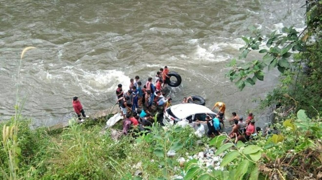 Mobil Daihatsu Sigra bernomor Polisi BH 1462 RA, mengalami kecelakaan tunggal di Muara Emat, Kabupaten Kerinci, pada Kamis (21/03) dini hari.