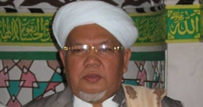 Tokoh Islam Indonesia yang juga Pemimpin Pondok Pesantren Syekh Muhammad Arsyad Al-Banjari Balikpapan, Kalimantan Timur, KH Ahmad Syarwani Zuhri.