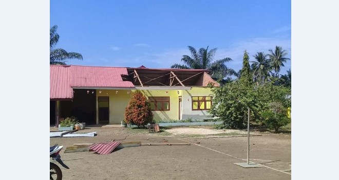 Angin Kencang Rusak Ratusan Rumah di Bungo. Foto : Ist