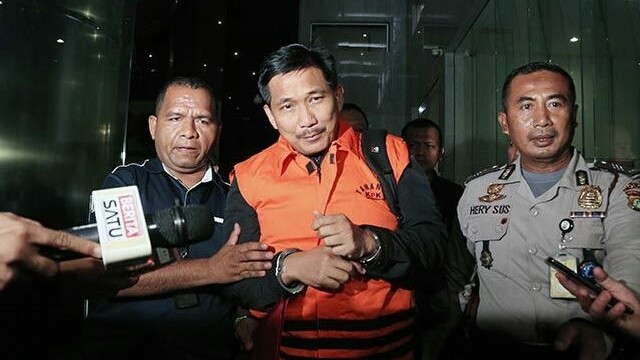 Tersangka penerima suap Bowo Sidik Pangarso keluar dari Gedung KPK, Jalan Kuningan Persada, Jakarta Selatan, Kamis (28/3). (Fedrik Tarigan)