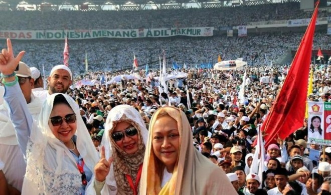 Massa Kampanye Akbar Prabowo sambut Istimewa Kehadiran Mbak Tutut dan Titiek Soeharto. Foto : Ist