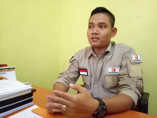 Indra Tritusian Ketua Bawaslu Kabupaten Batanghari.