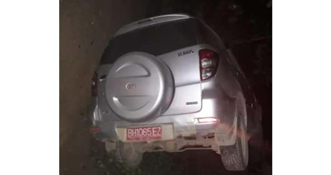 Mobil Ketua KPU Tanjab Barat yang mengalami kecelakaan. Foto : Ist