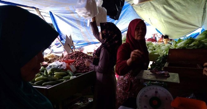 Kondisi pedagang di Pasar Atas Kota Sarolangun. Foto : Ist