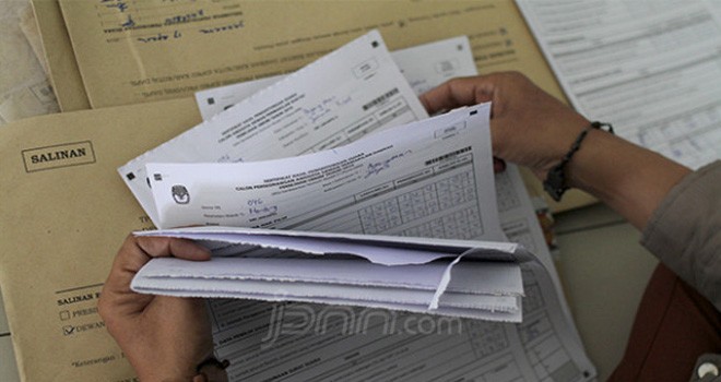 Sertifikat suara hasil pemungutan pemilu 2019. Foto : Ricardo / JPNN