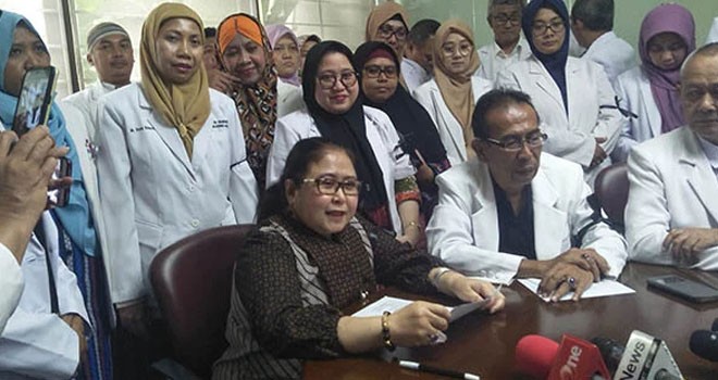 Pengacara Elza Syarief dan puluhan dokter. Foto : RMOL