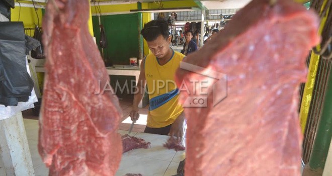 Di Jambi daging beku menguasai pasar daging. Persentase mencapai 60-40 persen. Daging beku di Jambi didatangkan dari Australia dan India. Foto : Ist