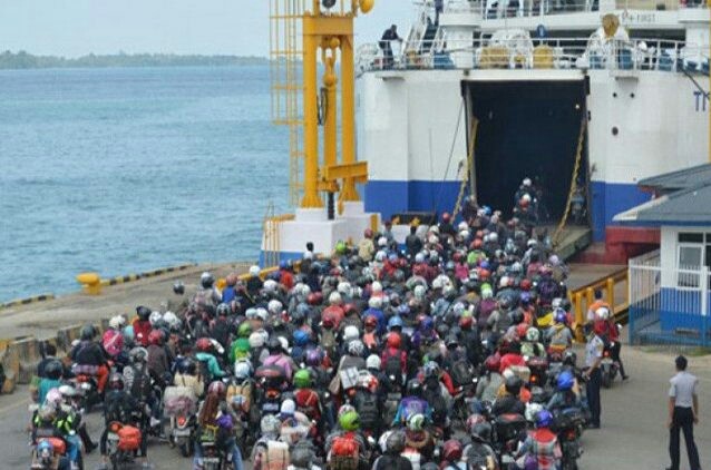 Ilustrasi mudik menyambut Indul Fitri menggunakan sarana transportasi laut (Dok. JawaPos.com)