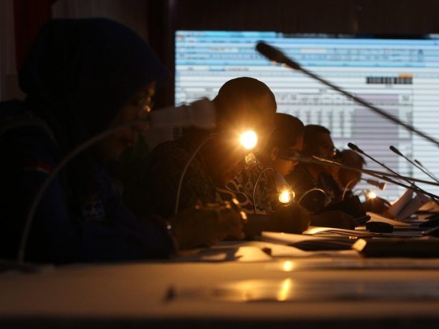 REKAPITULASI NASIONAL: Setelah melakukan rekapitulasi tingkat nasional dari 27 provinsi, KPU berencana mengumumkan capres terpilih dan parpol pemenang pada Pemilu 2019. (MIFTAHULHAYAT/JAWA POS)