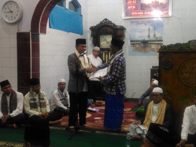 Bupati Kerinci Dampingi Gubernur Jambi Safari Ramadhan di Masjid Al Mubarok Pulau Tengah.