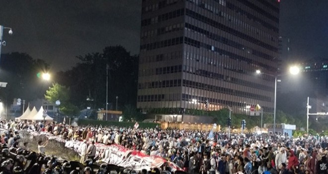  Suasana aksi 22 Mei 2019 di depan Gedung Badan Pengawas Pemilu (Bawaslu) RI, Jalan MH Thamrin, Jakarta Pusat, Rabu malam. Foto : Fathan Sinaga / JPNN