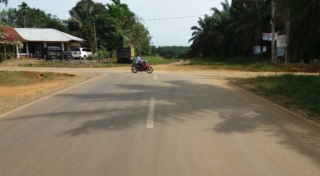 Imbas dari belum selesainya pengerjaan jalan, maka dikhawatirkan para pemudik menuju Padang, tersasar akibat mengikuti petunjuk arah di persimpangan jalan lingkar Dusun Tanjung Menanti.